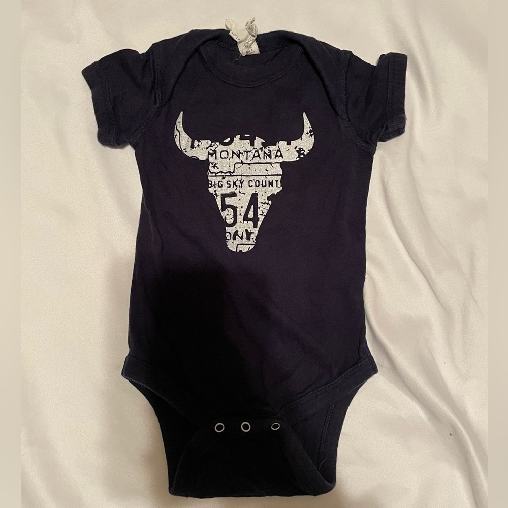 🐶🐶Carters size 6 months bundle of two onsie and footies🐶🐶 - Picture 2 of 5